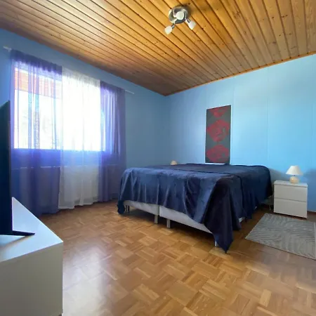 Lakevew House *